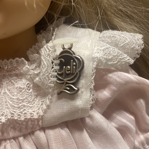 Geli doll with soft body and glass eyes with lashes. - Picture 3 of 10